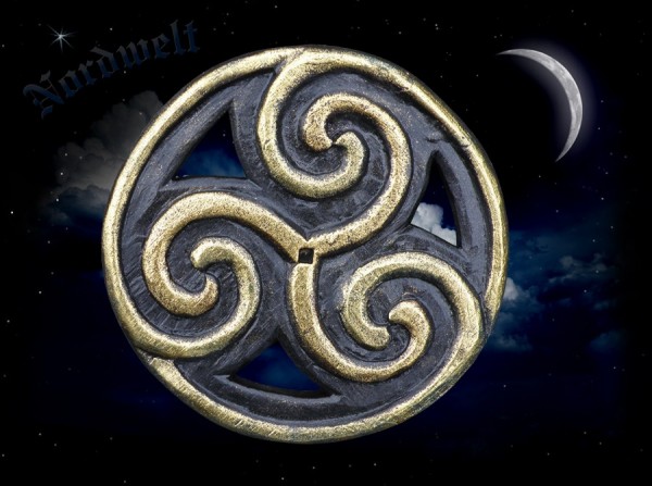 Sonnenrad Wandrelief Triskele aus Holz Sonnensymbol geschnitzte Dreierspirale