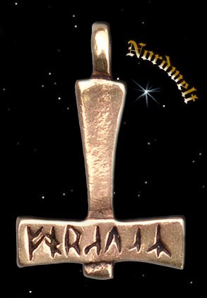 Thorhammer mit Runen, bronze